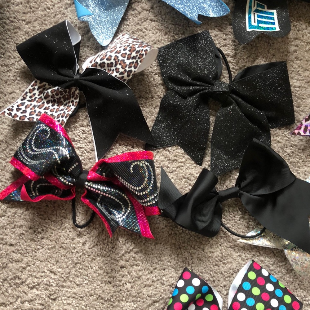 15 Cheer Bows - Picture 4 of 5